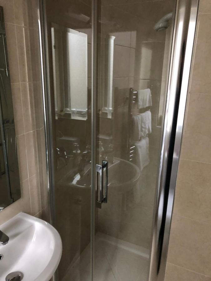 Petra House B&B Голуей Екстериор снимка
