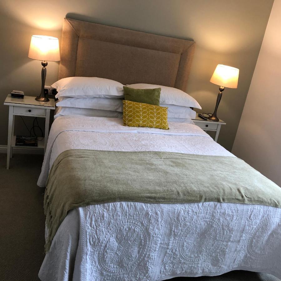Petra House B&B Голуей Екстериор снимка