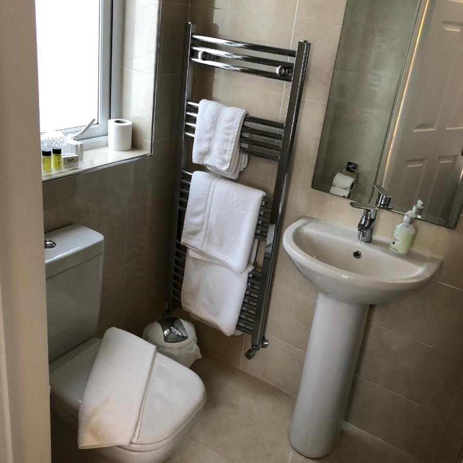 Petra House B&B Голуей Екстериор снимка