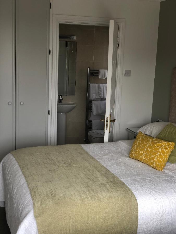 Petra House B&B Голуей Екстериор снимка